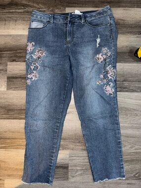 CLEO Everybody Mom Style Jeans Ankle Embroidered